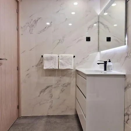 Amplio Con Terraza En Primera Linea De Playa