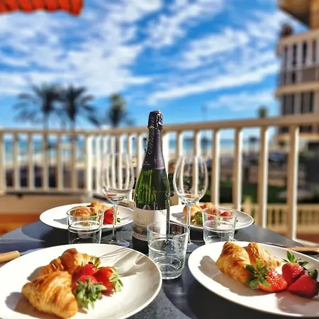 Amplio Con Terraza En Primera Linea De Playa Фуэнхирола