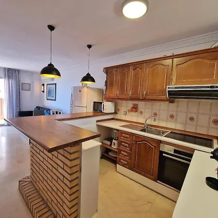 Amplio Con Terraza En Primera Linea De Playa Фуэнхирола