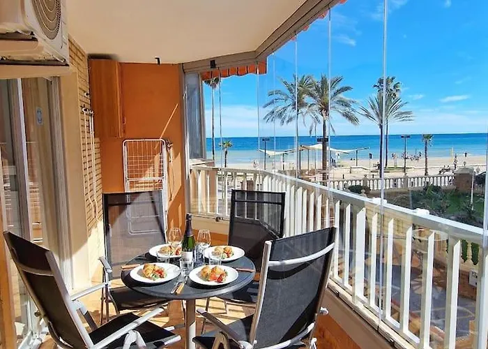 Amplio Con Terraza En Primera Linea De Playa