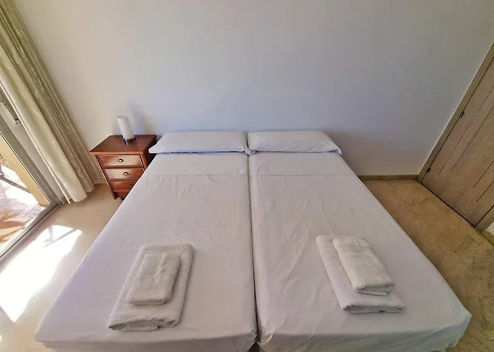 Amplio Con Terraza En Primera Linea De Playa