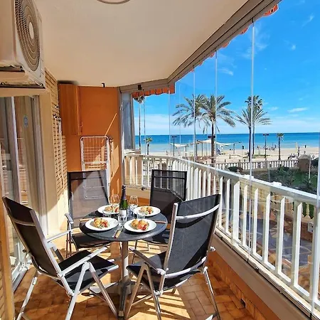 Amplio Con Terraza En Primera Linea De Playa