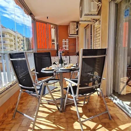 Amplio Con Terraza En Primera Linea De Playa