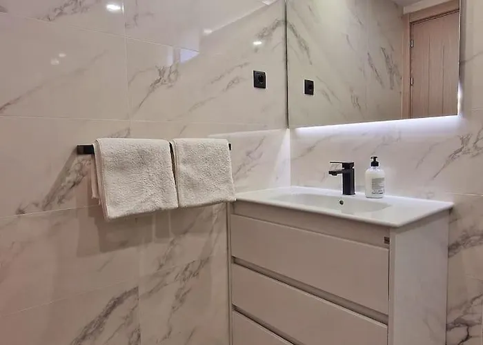 Amplio Con Terraza En Primera Linea De Playa Fuengirola