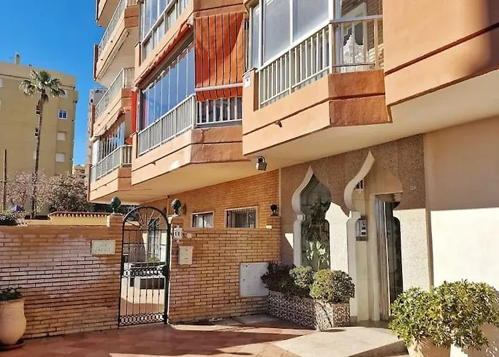 Amplio Con Terraza En Primera Linea De Playa Fuengirola