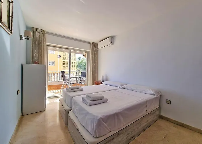 Amplio Con Terraza En Primera Linea De Playa