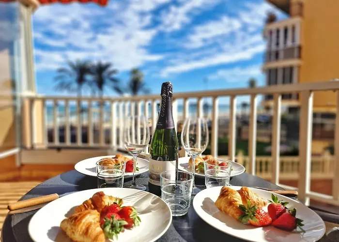 Amplio Con Terraza En Primera Linea De Playa Fuengirola