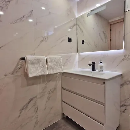 Amplio Con Terraza En Primera Linea De Playa Fuengirola