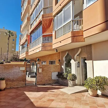 Amplio Con Terraza En Primera Linea De Playa Fuengirola