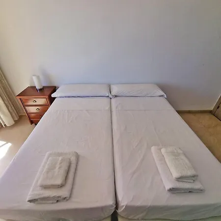 Amplio Con Terraza En Primera Linea De Playa