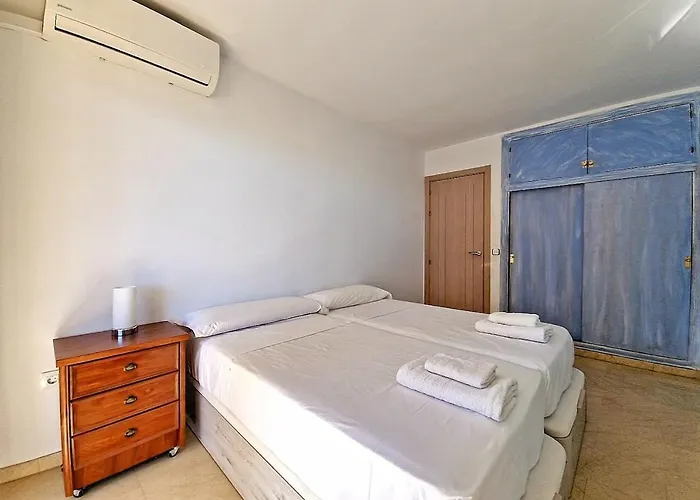 Amplio Con Terraza En Primera Linea De Playa פואנגירולה